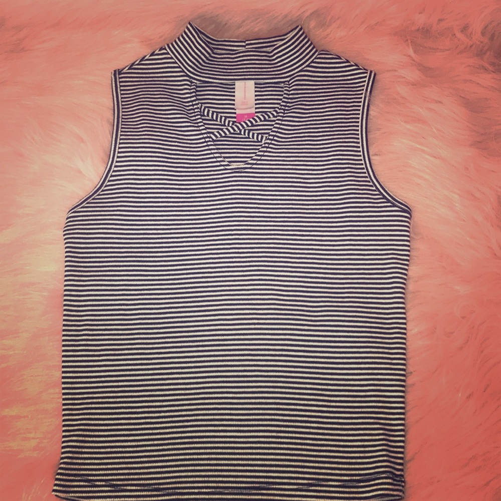 Crop top, black and white stripes